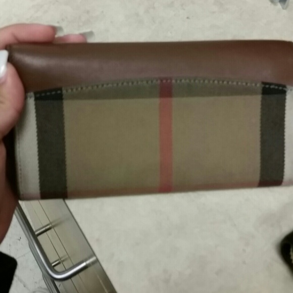 Burberry Wallet - Picture 4 of 4